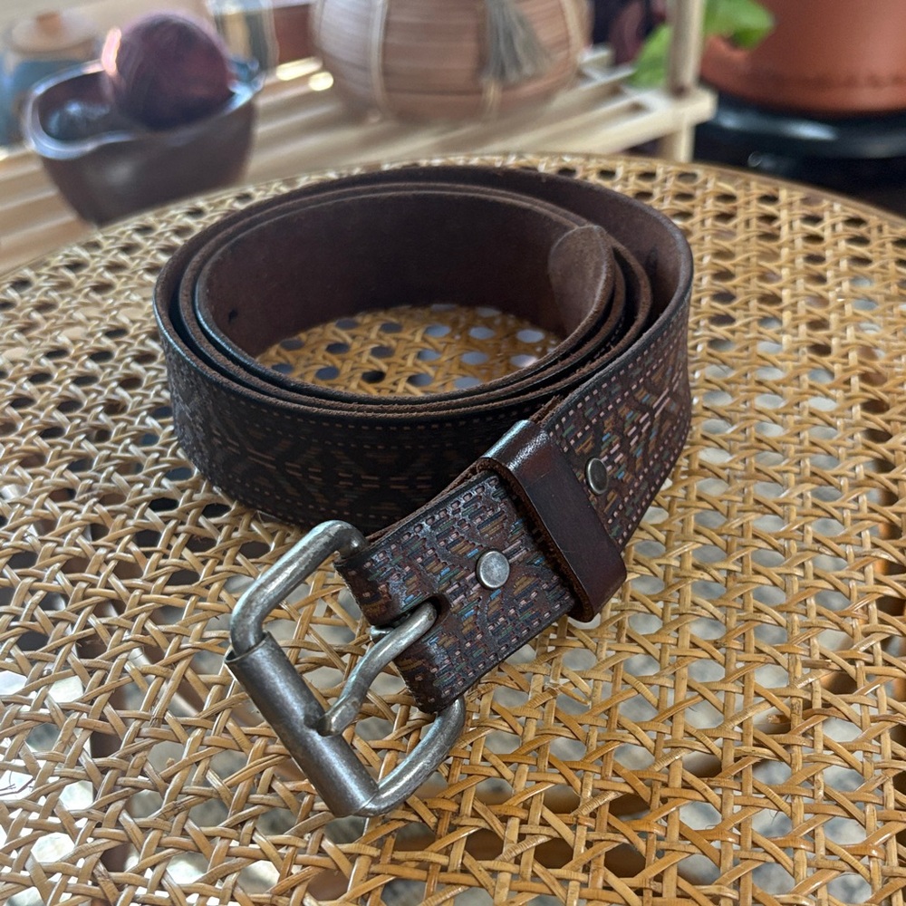Old Navy leather belt. Size 40